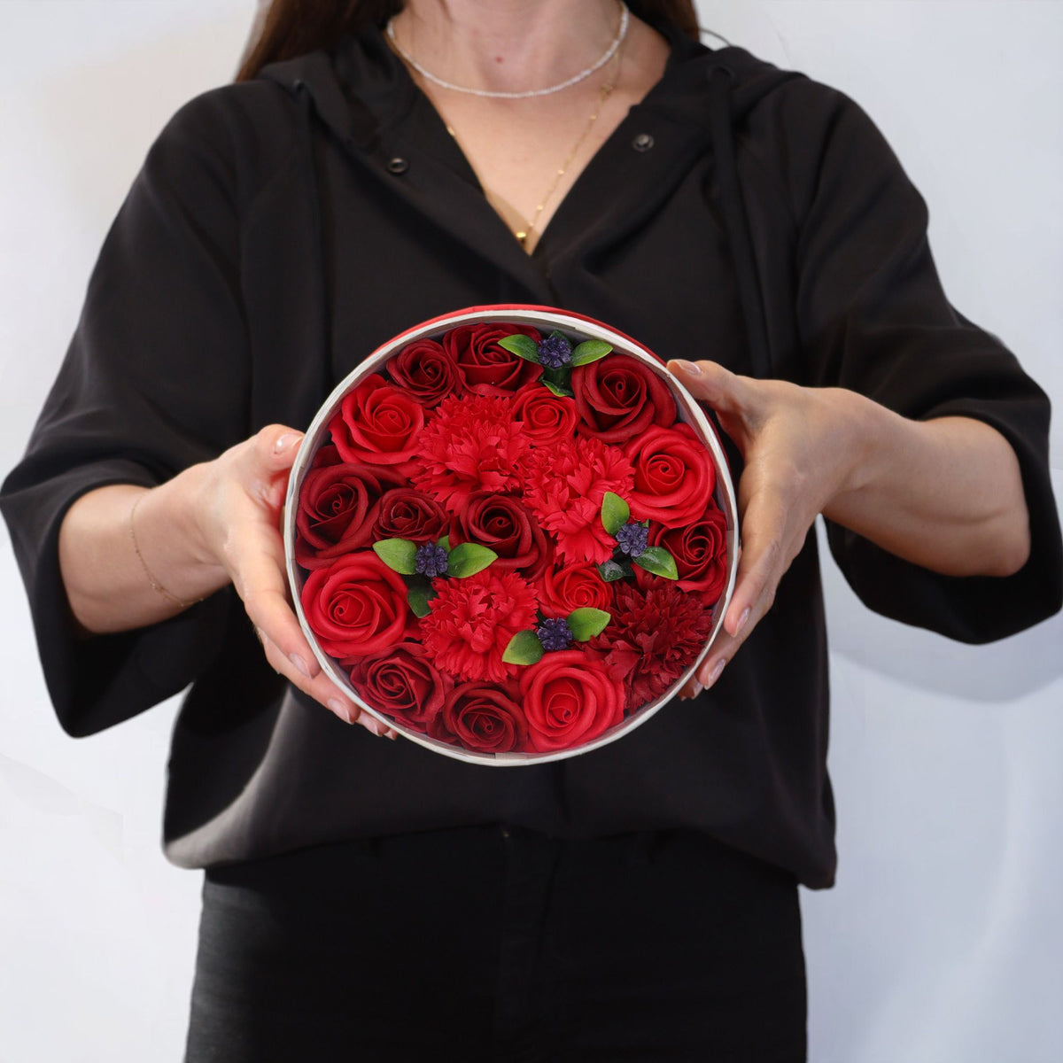 Round Classic Red Roses soap flower gift box