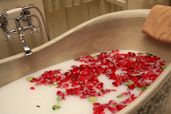 Red set of 24 soap rose heart gift boxes